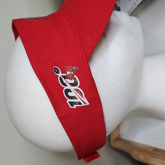 💖💖💖NFL Tampa Bay Bucs Red visor Raymond James - Picture 4 of 10